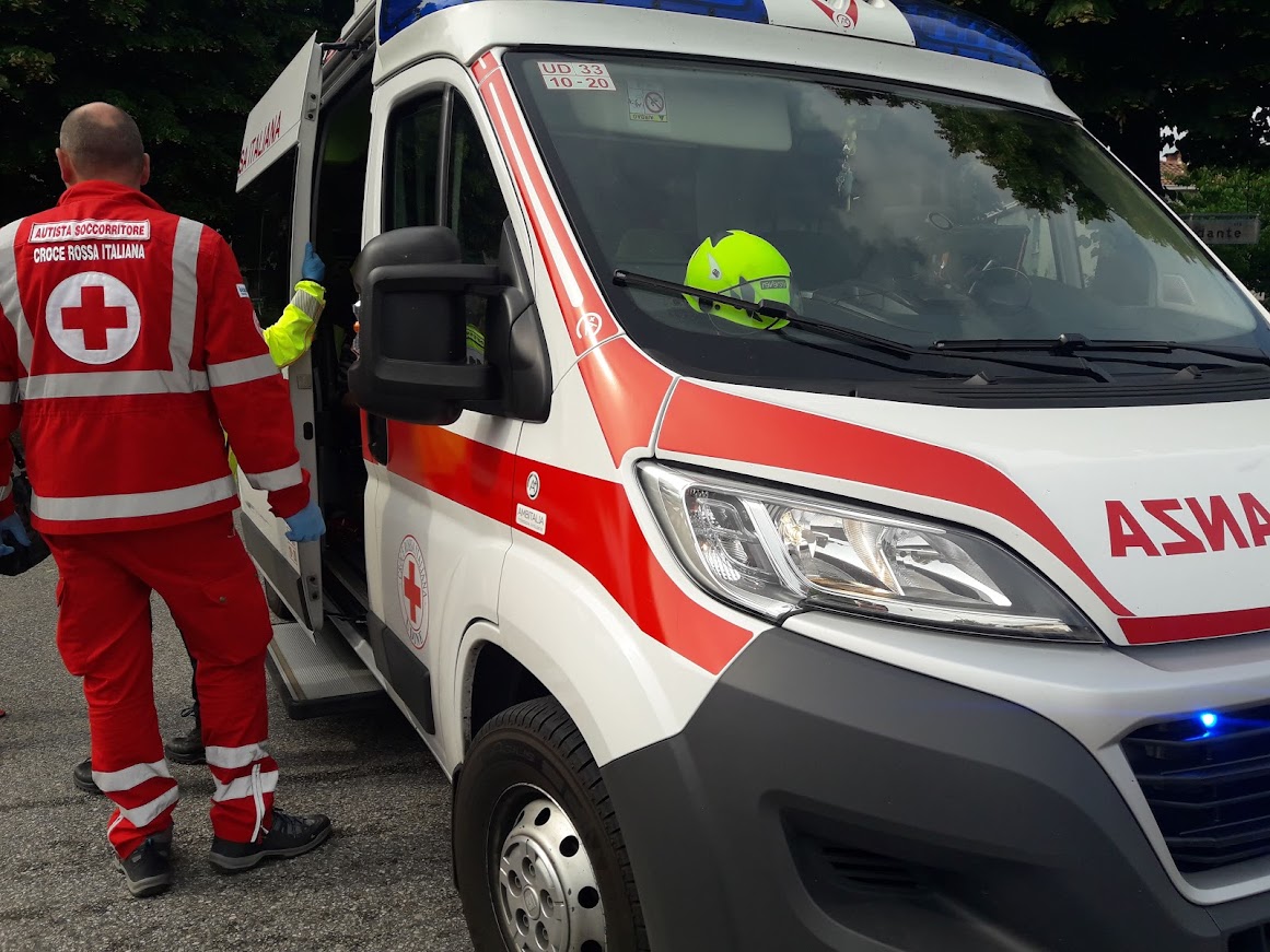 Anziana urtata da un'auto tra Sistiana e Visogliano, grave in ospedale